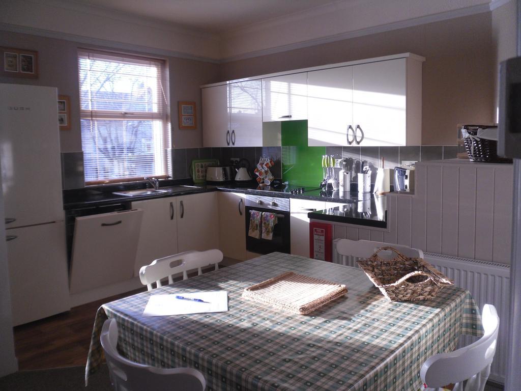 Claremont House Holiday Apartments Llandudno Room photo