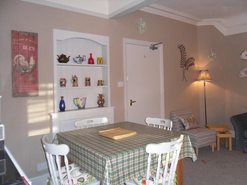 Claremont House Holiday Apartments Llandudno Room photo