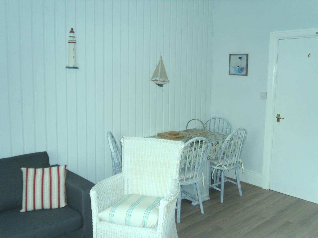 Claremont House Holiday Apartments Llandudno Room photo